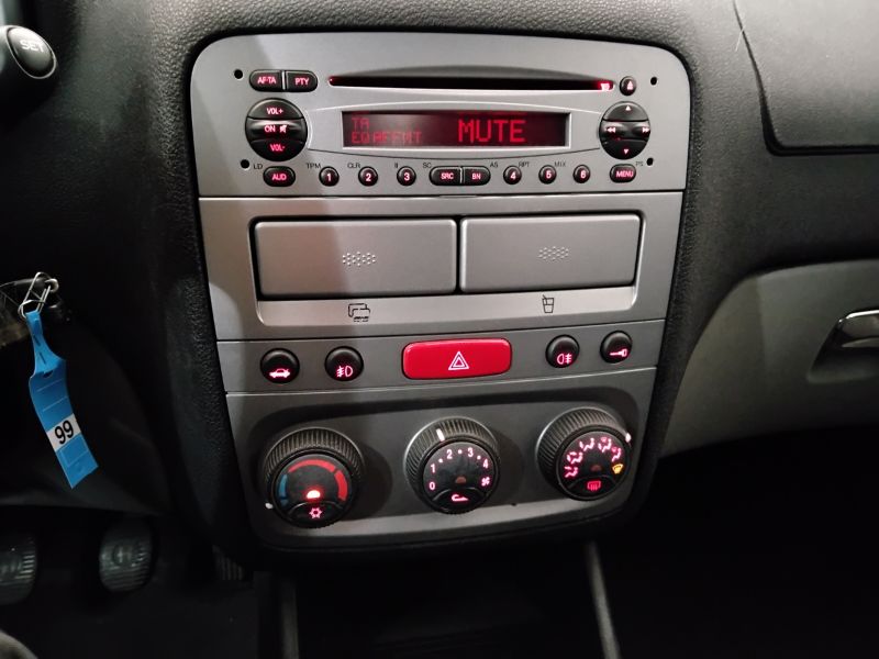 GuidiCar - ALFA ROMEO 147 147 - 1.6i 16V Twin Spark cat 5p. Distinctive